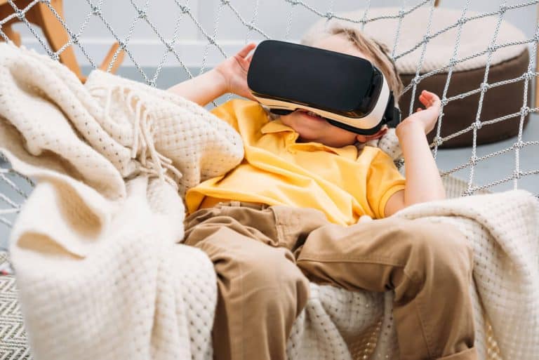 5+ Best Wearable Blankets To Buy In Australia [For 2022]