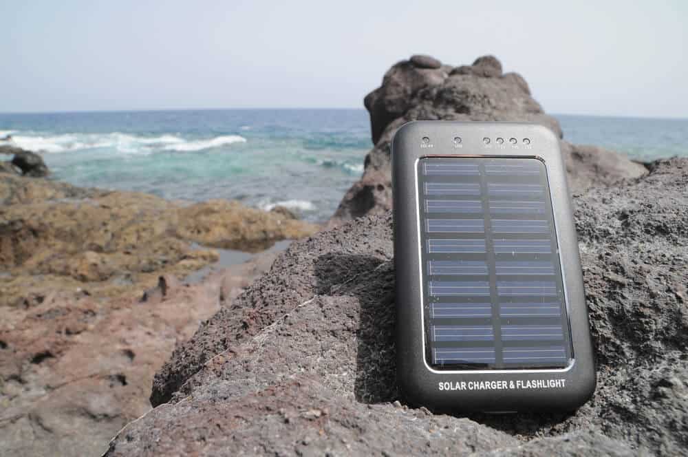 how do portable solar chargers work